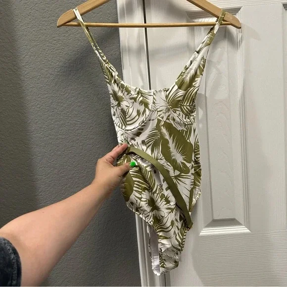 Kenny Flowers Watercolors The Bali Swimsuit Size Medium - Picture 4 of 8